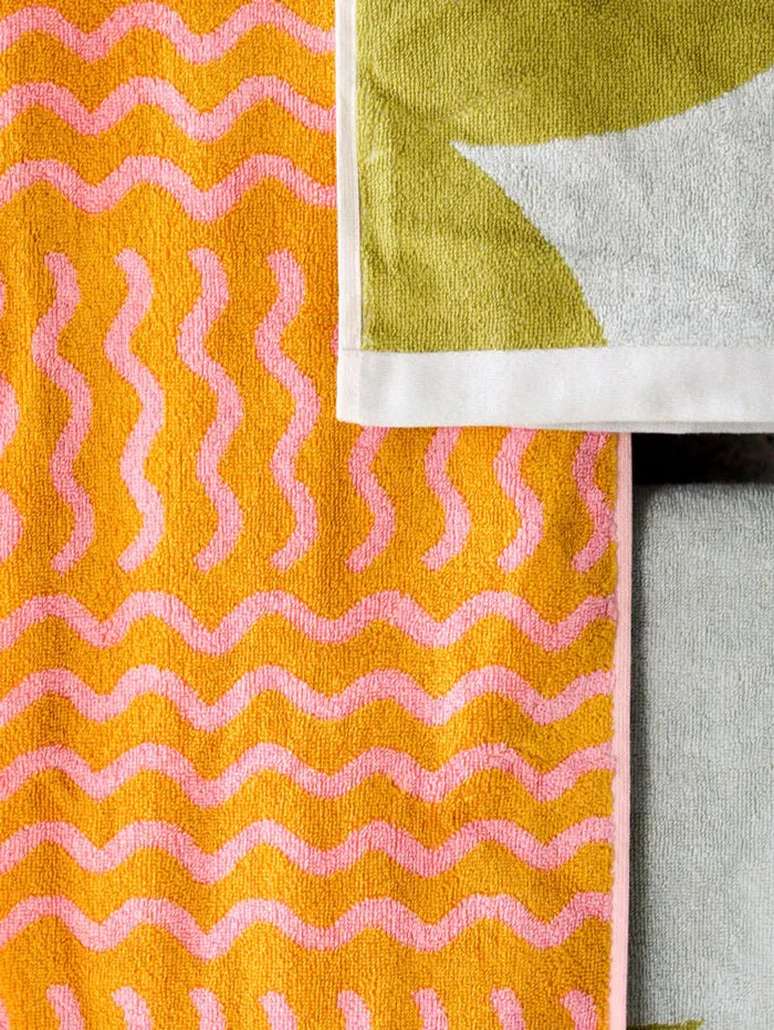 Mosey Me Ripple Bath Towel